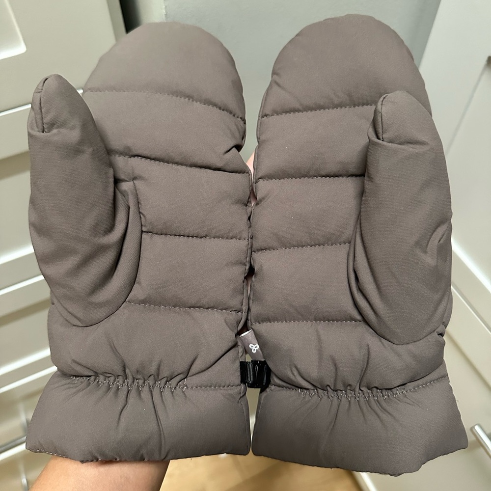 ARITZIA Super Puff Mittens